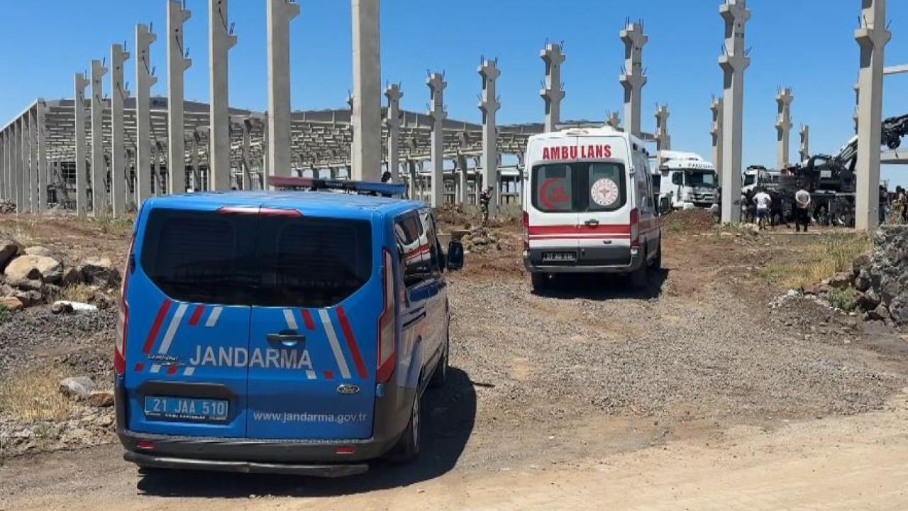 Beton blok işçilerin üzerine düştü: Ölü ve yaralı var
