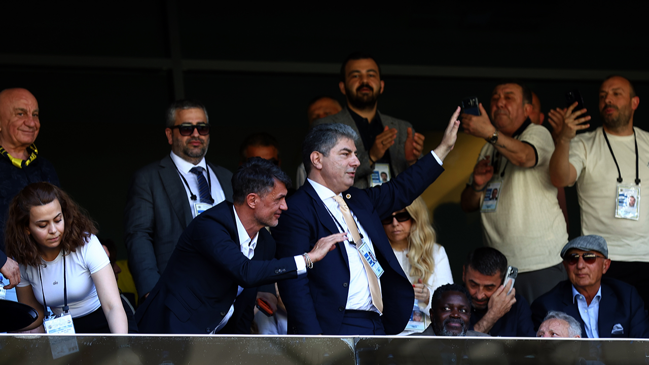 Dünyaca ünlü futbolcu Fenerbahçe kongresinde!