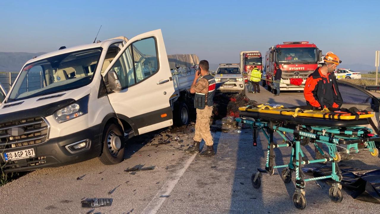 Feci kaza! 3 ölü çok sayıda yaralı var!
