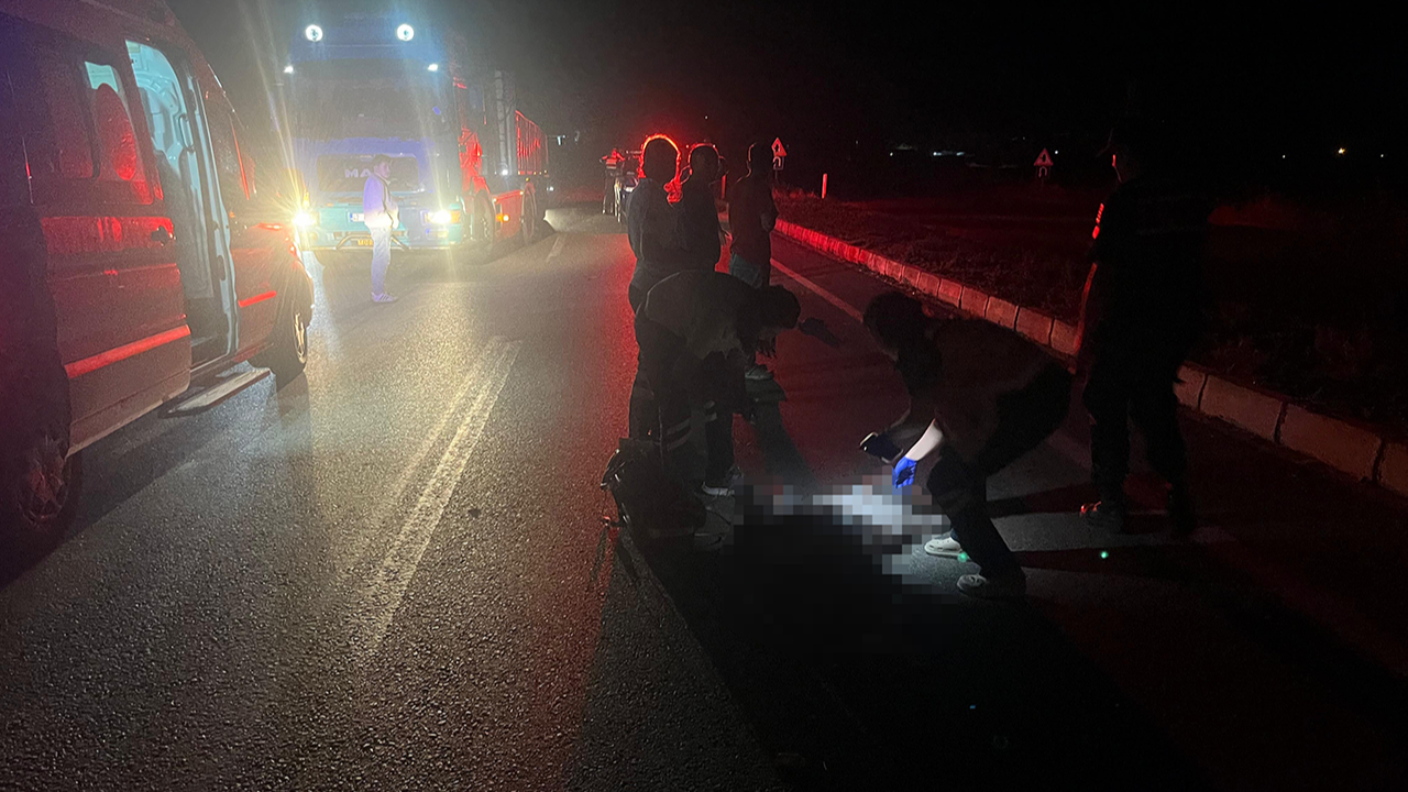Feci kaza: Önce TIR çarptı! Sonra otomobil ezdi!