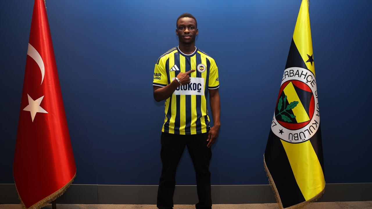 Fenerbahçe genç yetenekle sözleşme imzaladı!