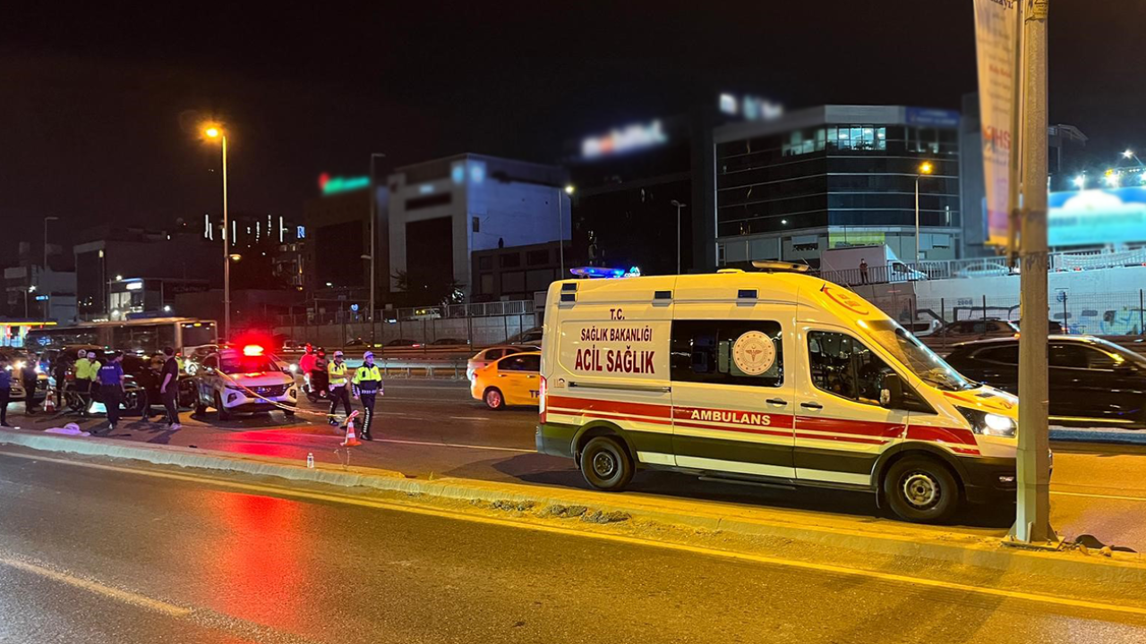 Kontrolden çıkan motosiklet direğe çarptı: 2 ölü