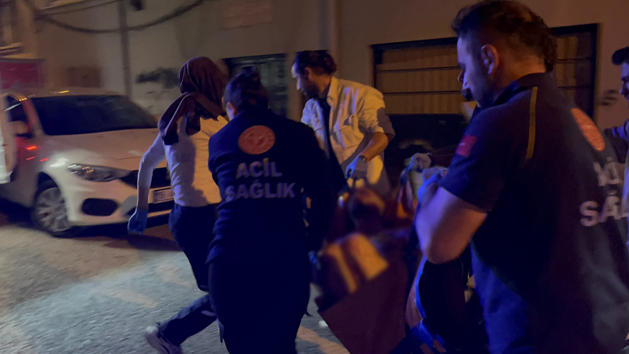Önce annesini sonra kendini bıçakladı!