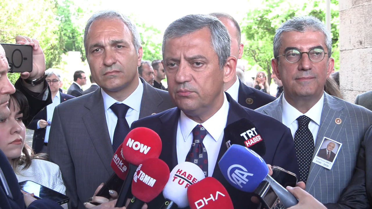 Özgür Özel: "Olağanüstü kurultay için imza süreci başlatıldı"