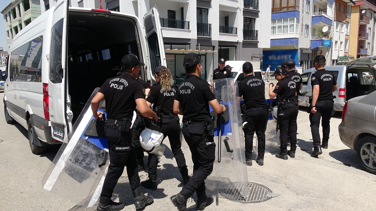 CHP İl Başkanlığı binasında gerginlik!