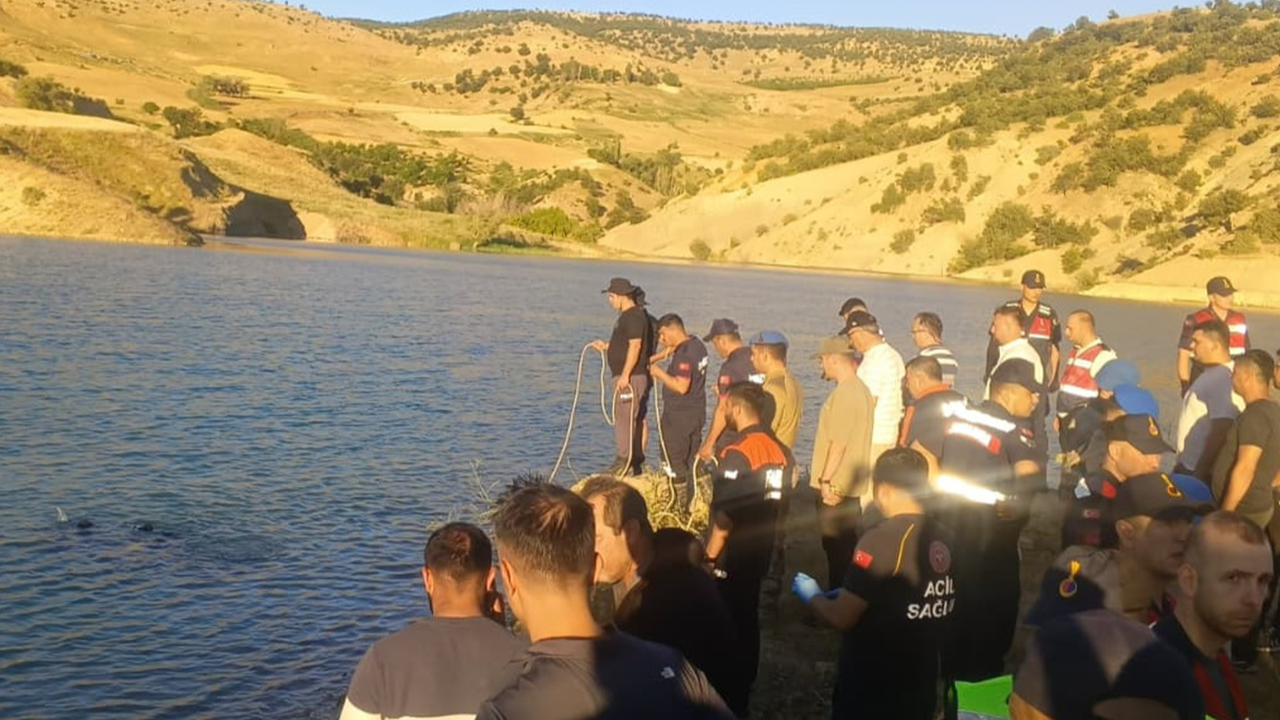 Serinlemek için girdiği gölette boğuldu!
