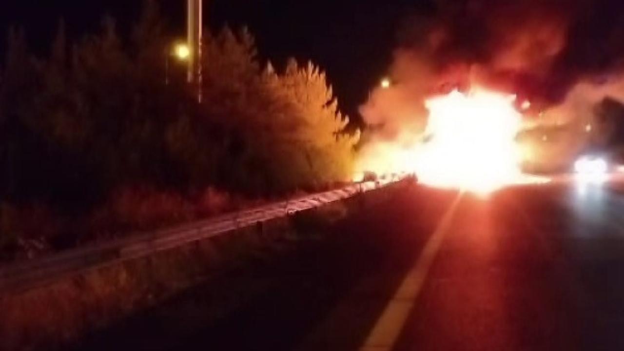 Şanlıurfa'da seyir halindeki tır alev aldı!