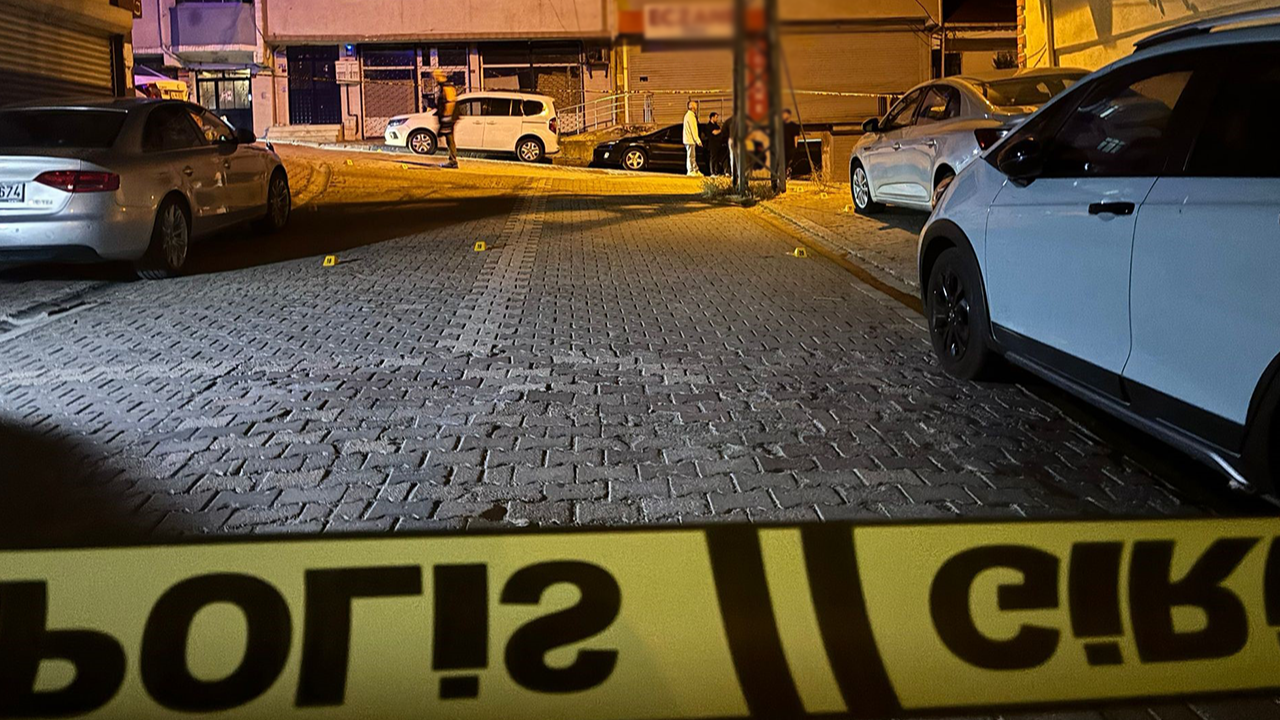 Sokak ortasında silahlı çatışma! O anlar kamerada!
