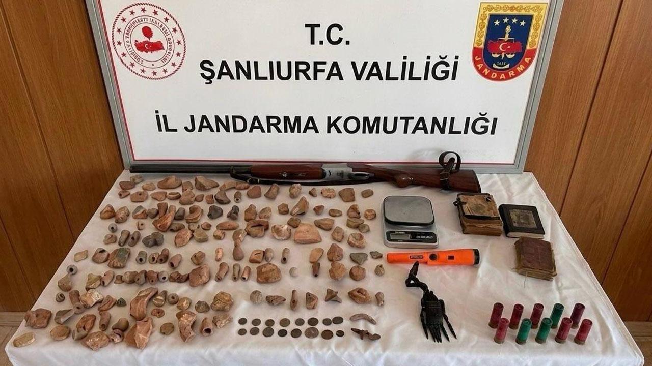 Urfa’da tarihi eser operasyonu! Çok sayıda materyal ele geçirildi!
