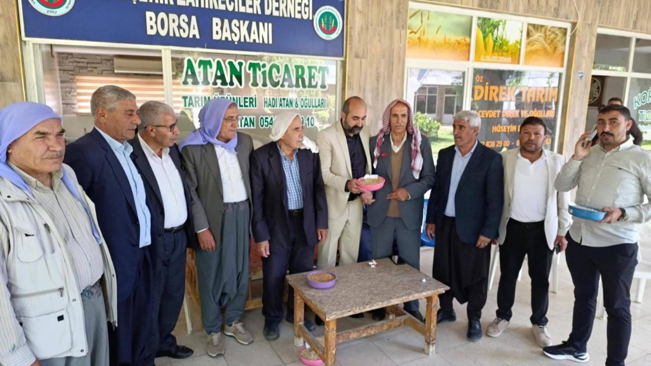 Viranşehir’de sezonun ilk arpası buğday pazarına geldi!