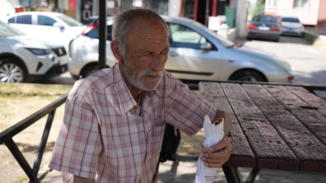 34 yıldır su içemeyen yaşlı adam 10 gündür yemek de yiyemiyor!