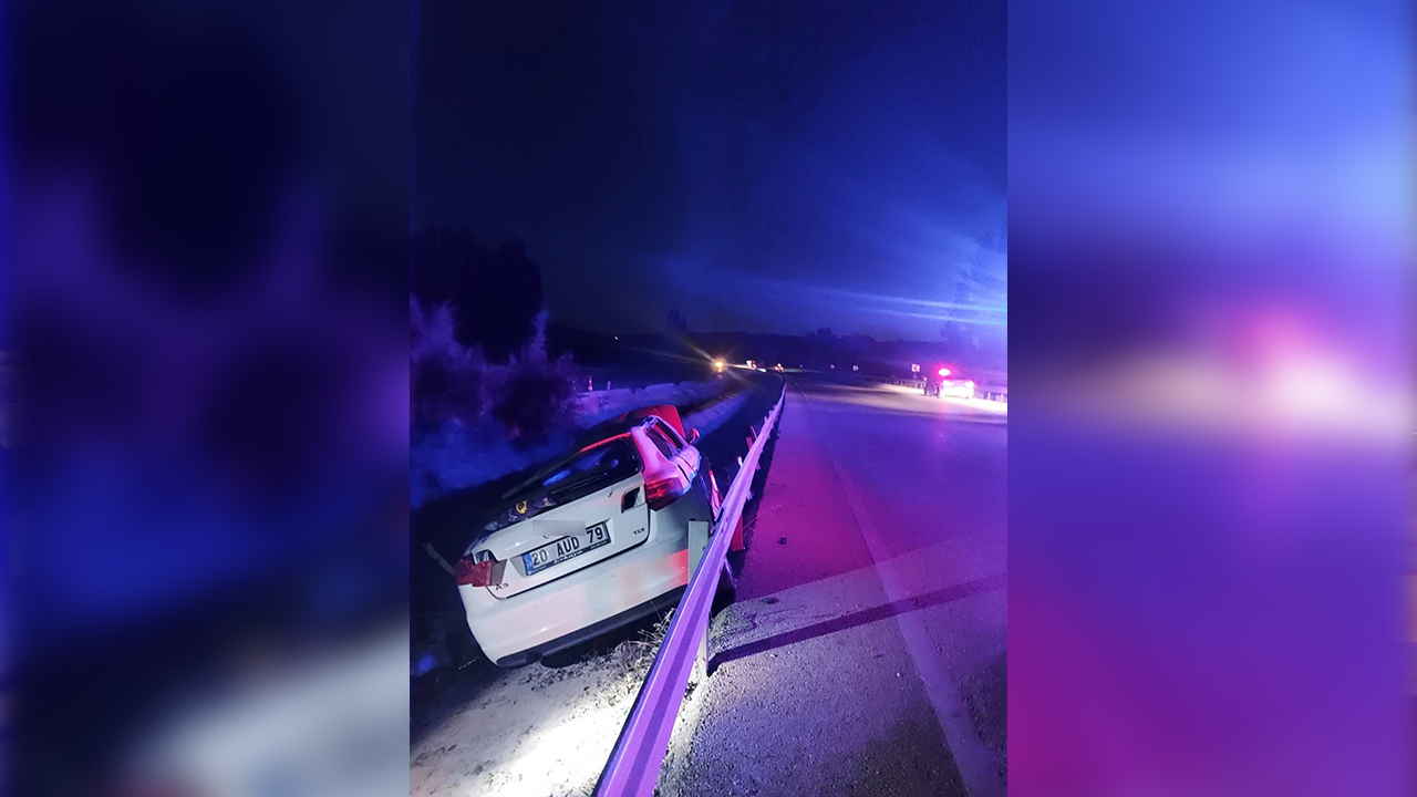 Bariyerlere çarpan otomobilde ölü ve yaralılar var!