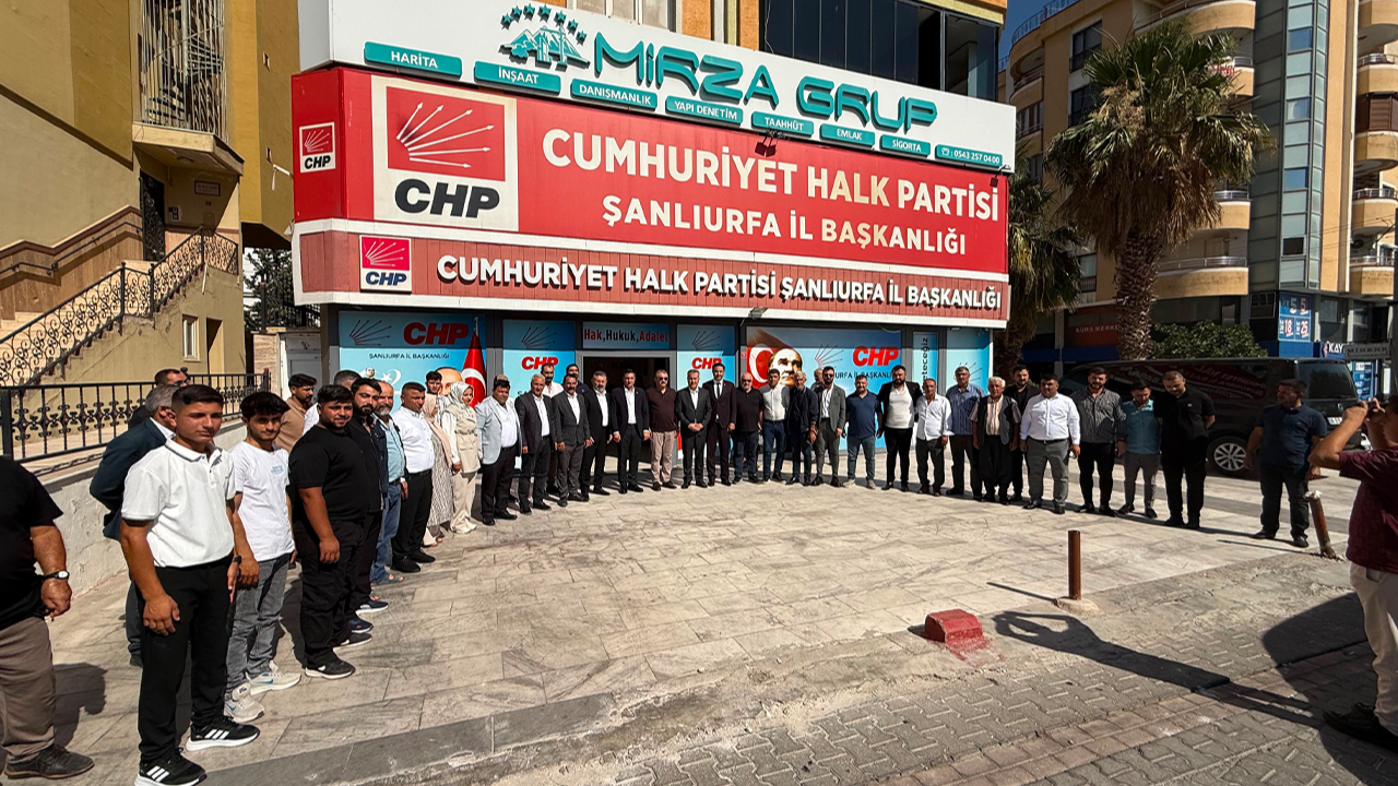 CHP Şanlıurfa İl Başkanlığı'nda yeni üyelere rozet takıldı!