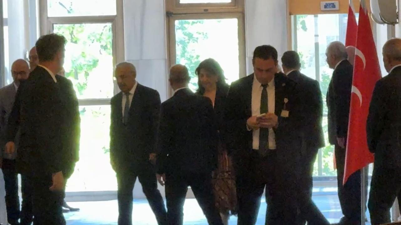 DEM Parti heyeti Bahçeli'yi ziyaret etti!