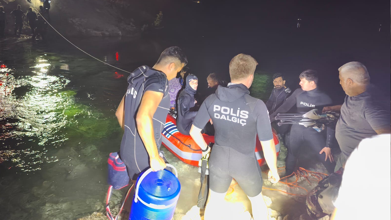 Fırat Nehri'nde can pazarı: Ekipler seferber oldu!