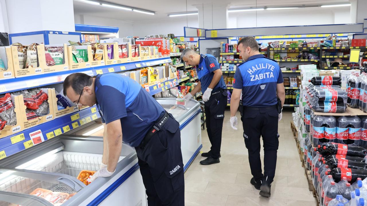 Haliliye zabıtasından marketlere sıkı denetim!