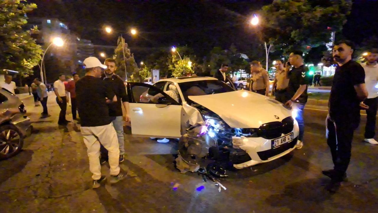İki otomobil çarpıştı: 5 yaralı!