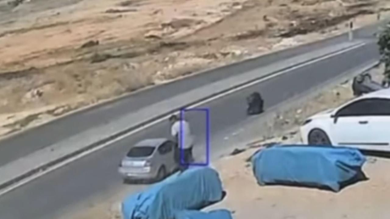 Kontrolden çıkan araç ters döndü!