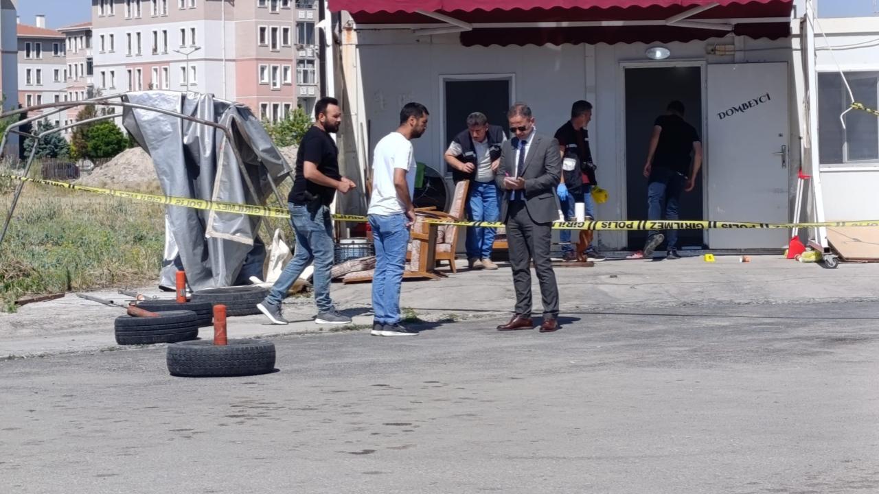 Minibüs durağına silahlı saldırı!