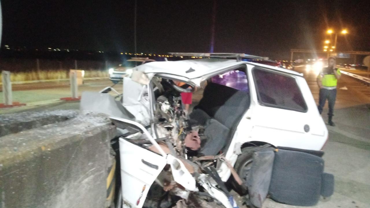 Otomobil beton bariyerlere çarptı: 1 ölü!