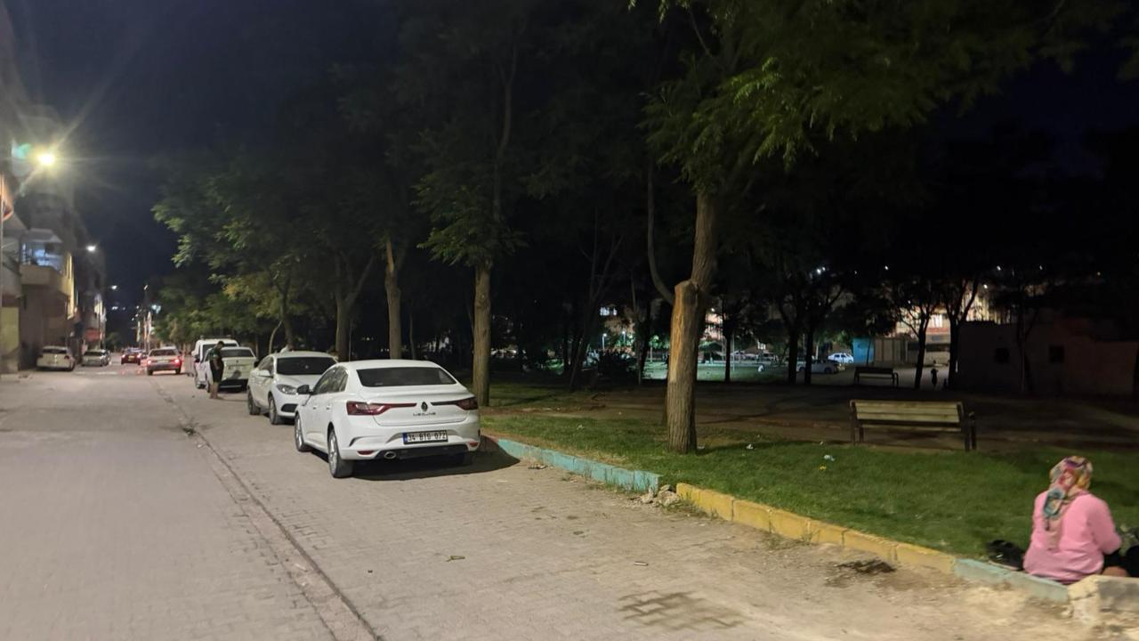 Urfa'daki park 2 aydır karanlıkta! Vatandaş hem endişeli hem şikayetçi!