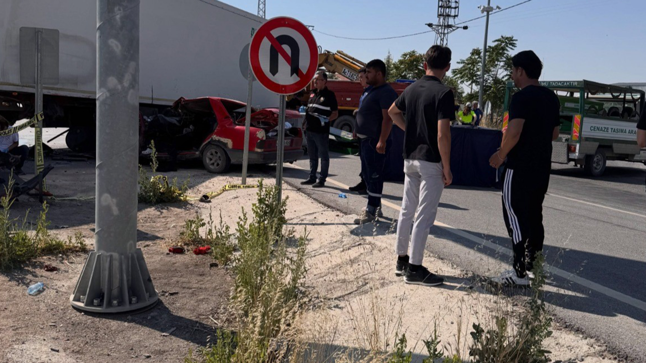 TIR ile otomobil çarpıştı: Feci kazada ölü ve yaralılar var!