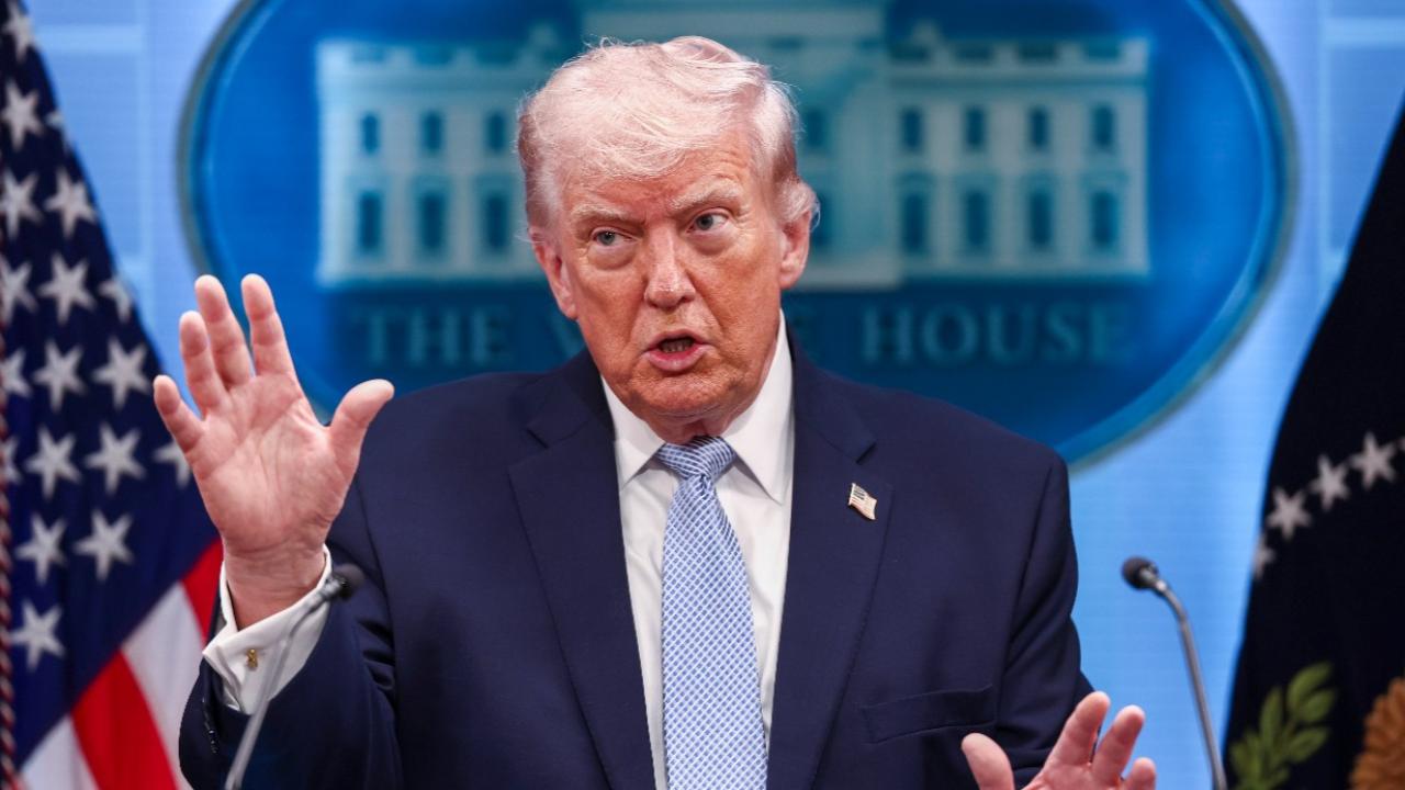 Trump: "Hürmüz Boğazı açık"