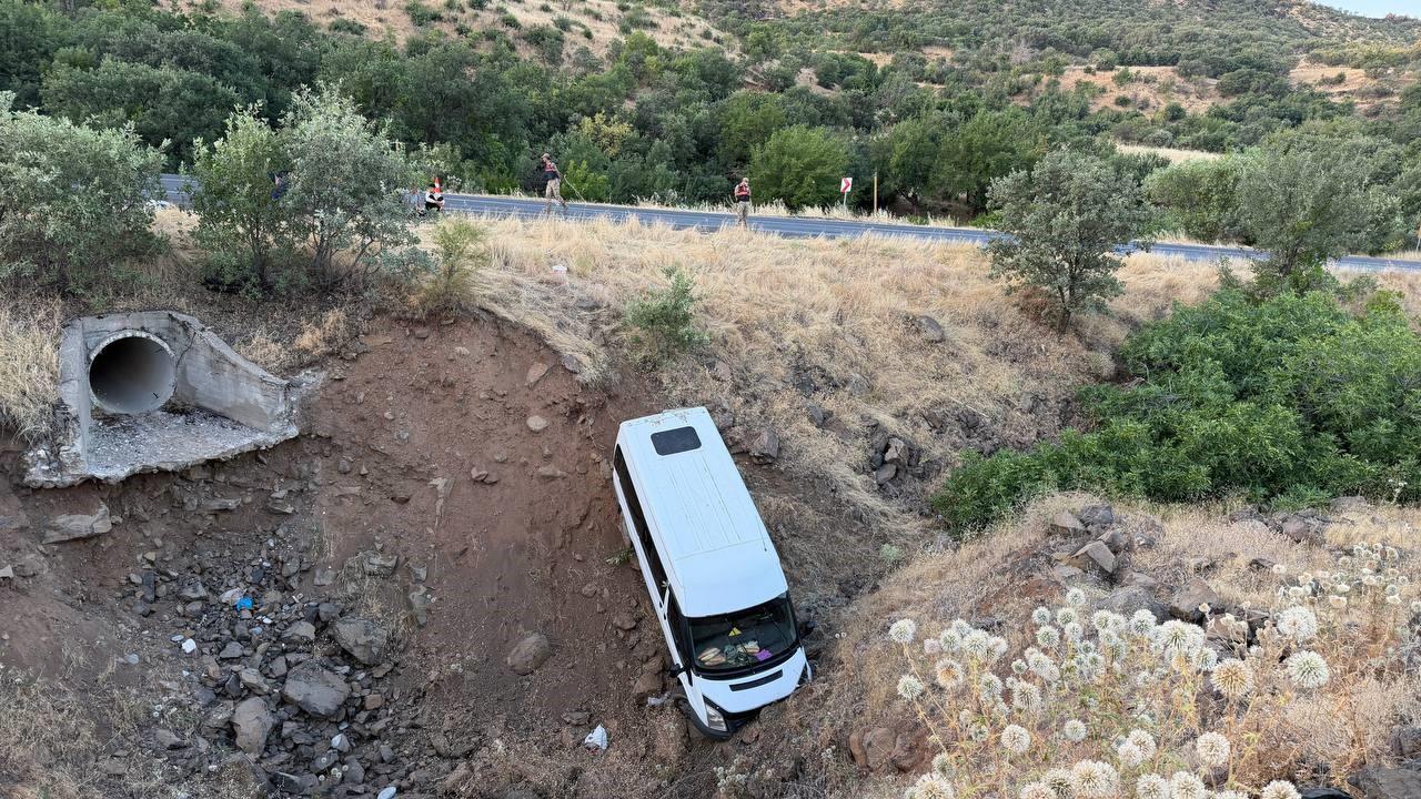 Urfa'da minibüs devrildi: Çok sayıda yaralı!