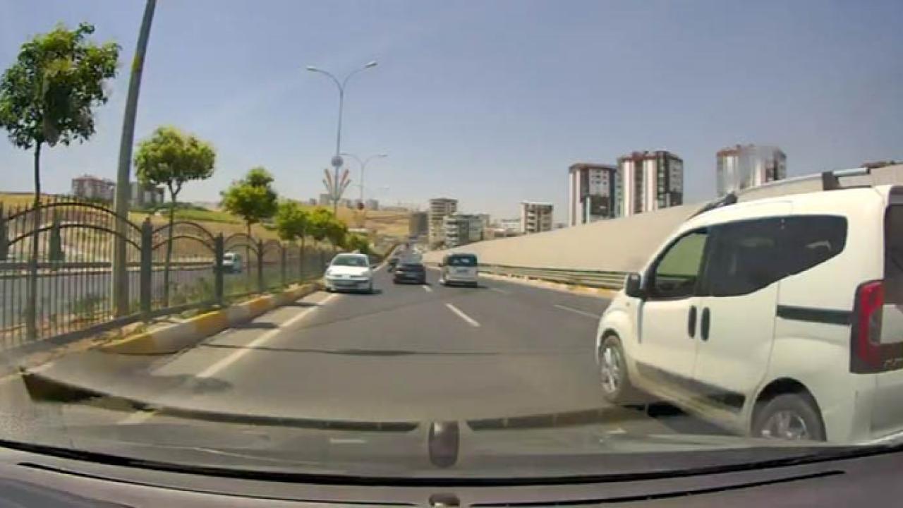 Urfa'da ters yönde ilerledi: Trafiği tehlikeye attı!