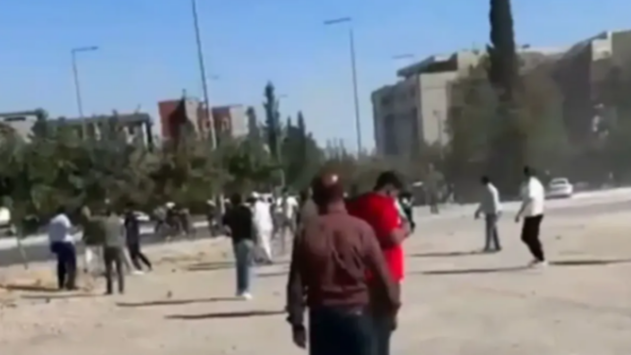 Urfa'da adliye önünde iki grup arasında kavga!