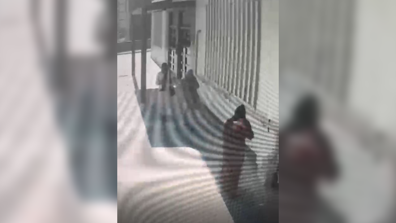 Urfa'da gündüz vakti hırsızlık: O anlar güvenlik kamerasında!