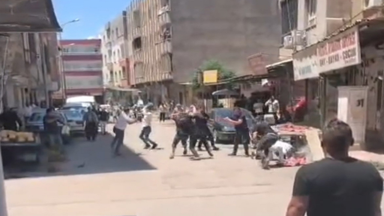 Urfa'da iki grup arasında taşlı sopalı kavga!