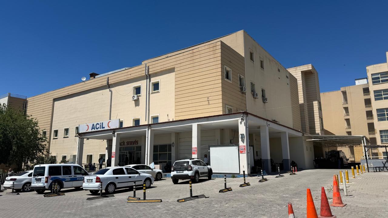 Urfa'da otomobil traktöre çarptı: Çok sayıda yaralı!