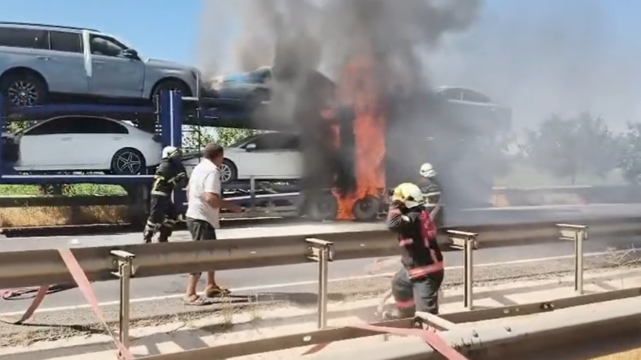 Urfa’da otomobil yüklü TIR alev alev yandı!