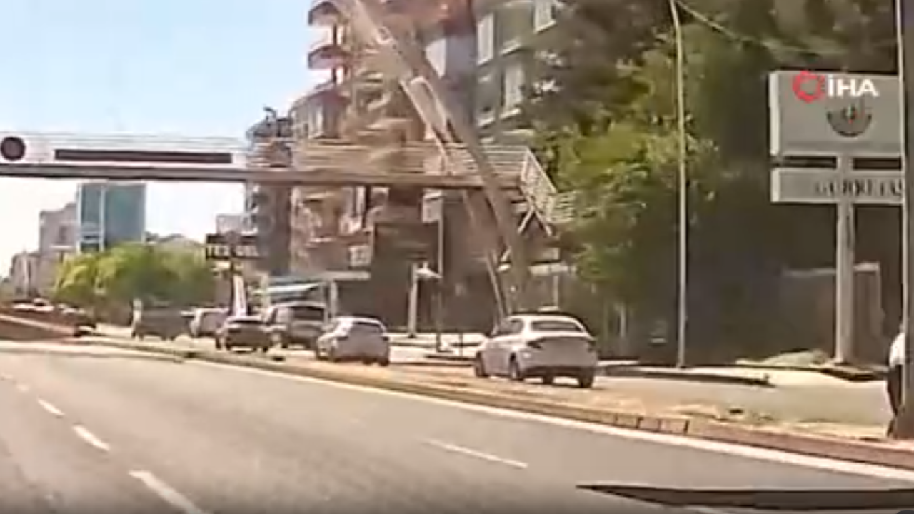 Feci olay! Üst geçitten düşen kişi ağır yaralanadı!