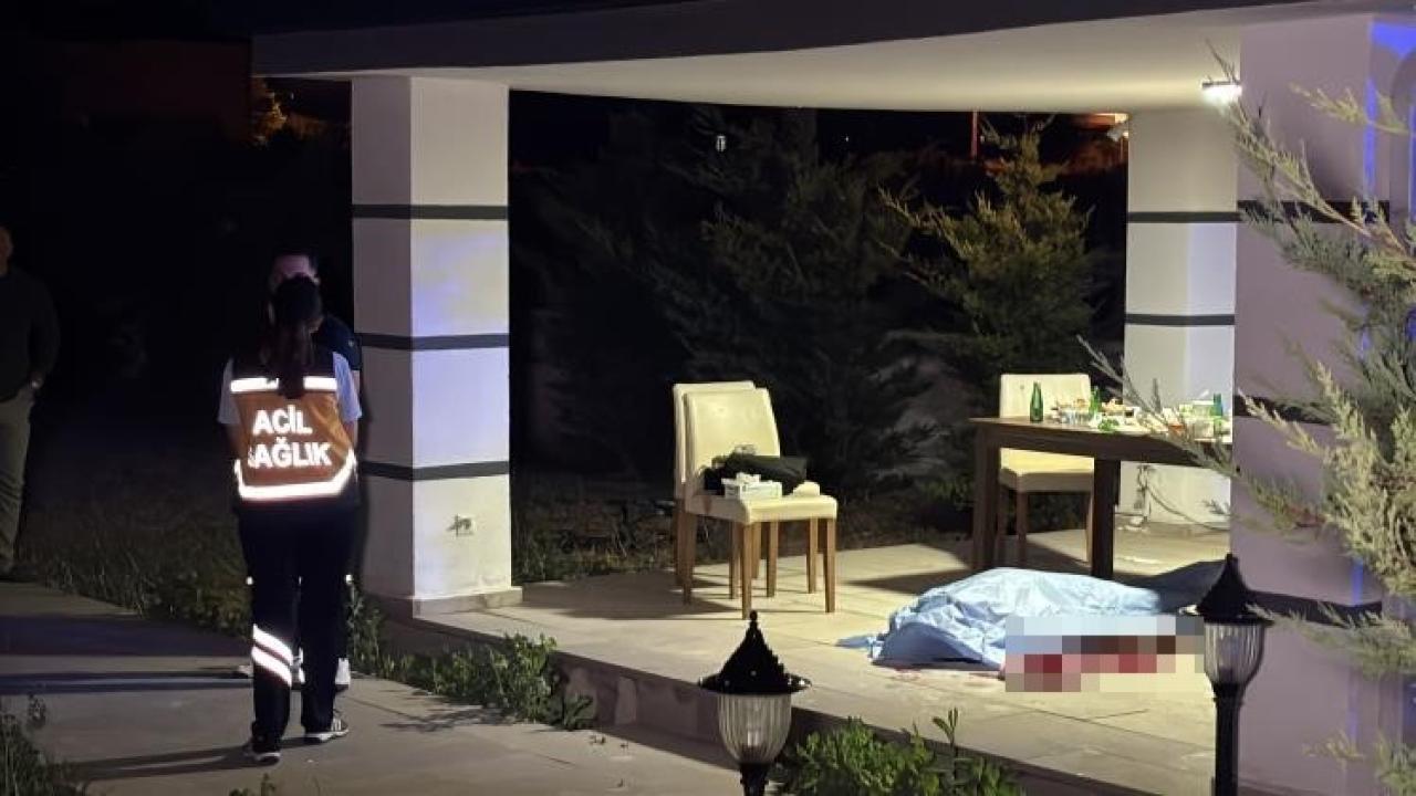 Villa bahçesindeki içki masasında cinayet!