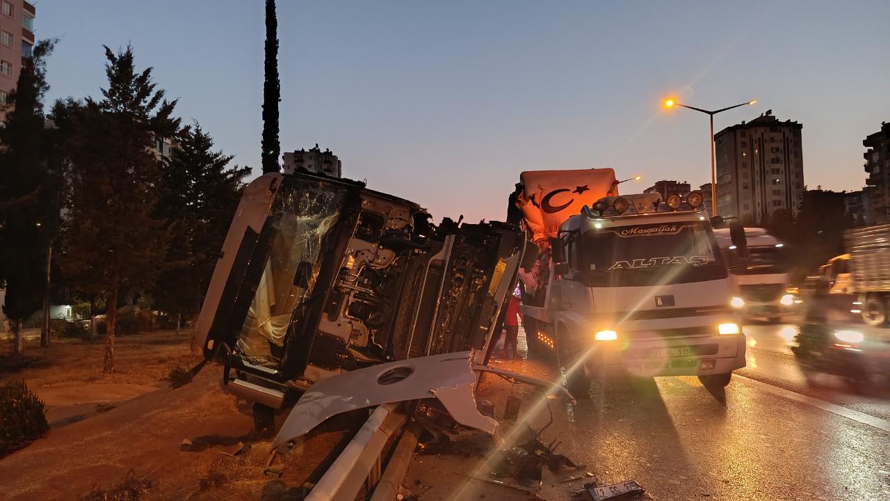 Zincirleme trafik kazası: Çok sayıda yaralı var!