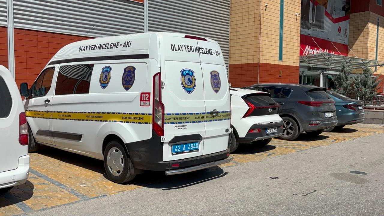 AVM'de çıkan kavga kanlı bitti!