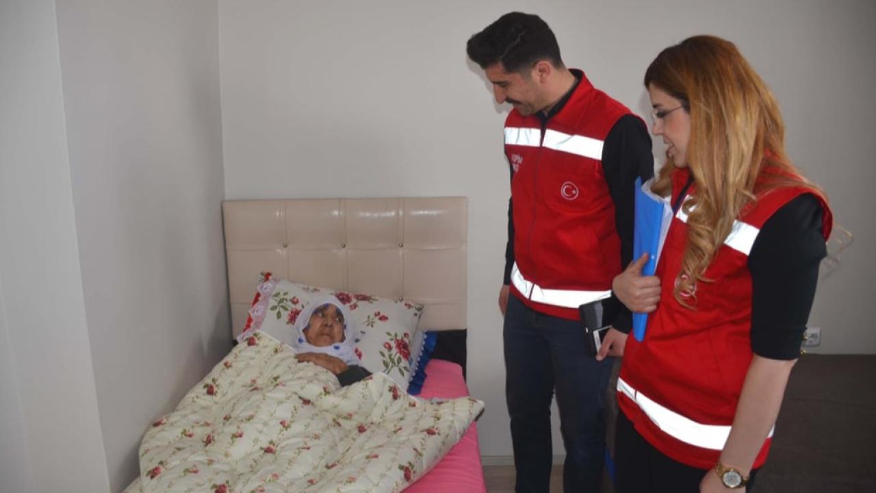 Bakan Göktaş duyurdu: Evde bakım yardımına zam!