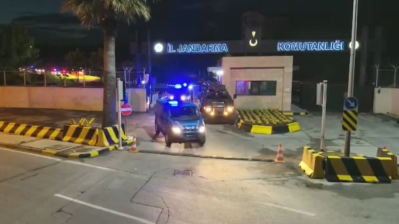 Dev göçmen kaçakçılığı operasyonu: Onlarca göçmen yakalandı!