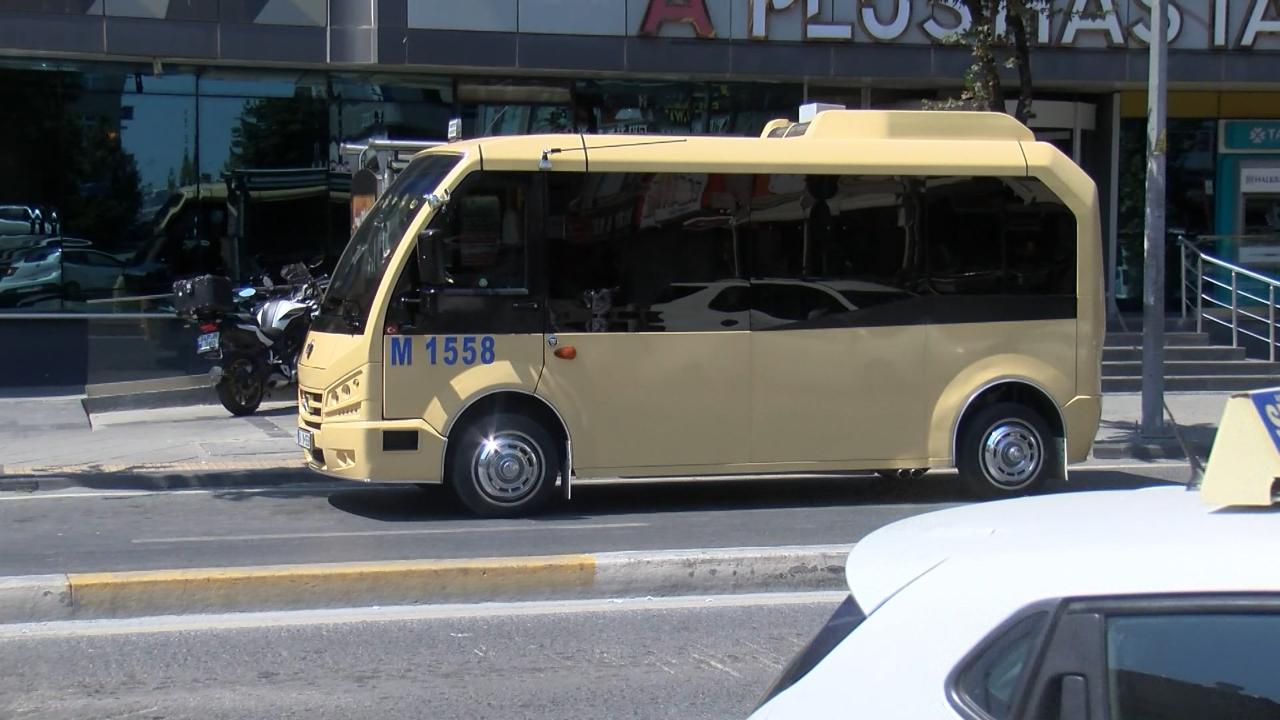 Durakta dehşet: Minibüs şoförünü bacağından vurdu!