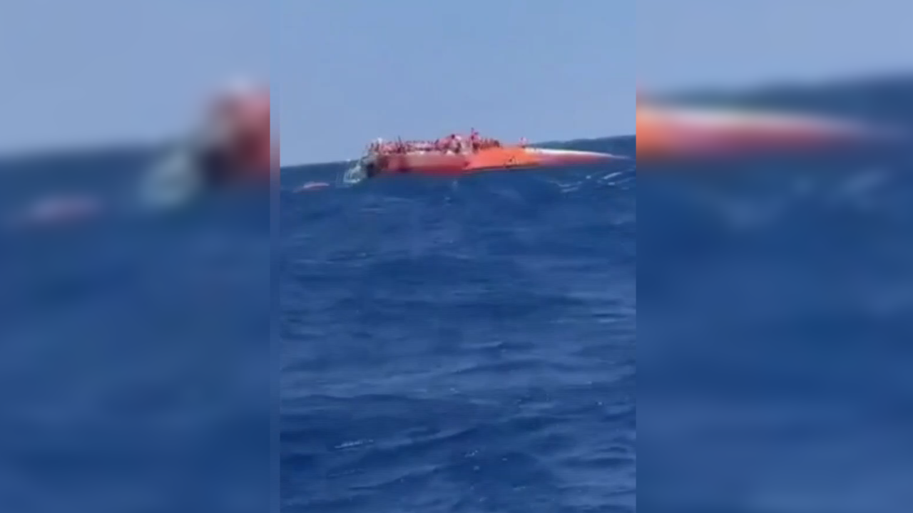 Girne açıklarında yüzlerce kişiyi taşıyan yolcu gemisi battı!