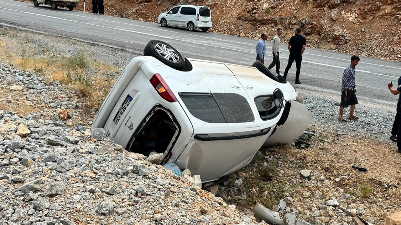 Hafif ticari araç takla attı: Çok sayıda yaralı!