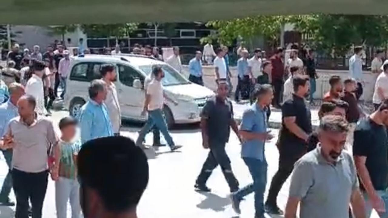 İki aile arasında taşlı sopalı kavga!