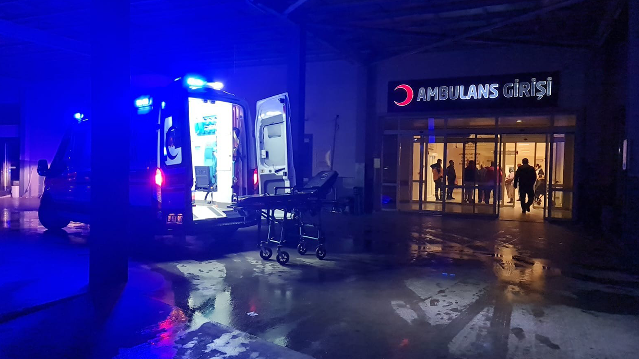 Minibüs tarlaya uçtu: Ölü ve yaralılar var!