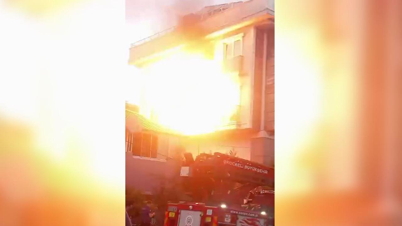 Mutfakta yangın çıktı: Bir anda bomba gibi patladı!
