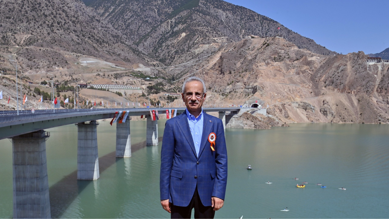 Uraloğlu: Türkiye'de yaptığımız köprüler Ankara’dan Şanlıurfa’ya ulaşıyor!
