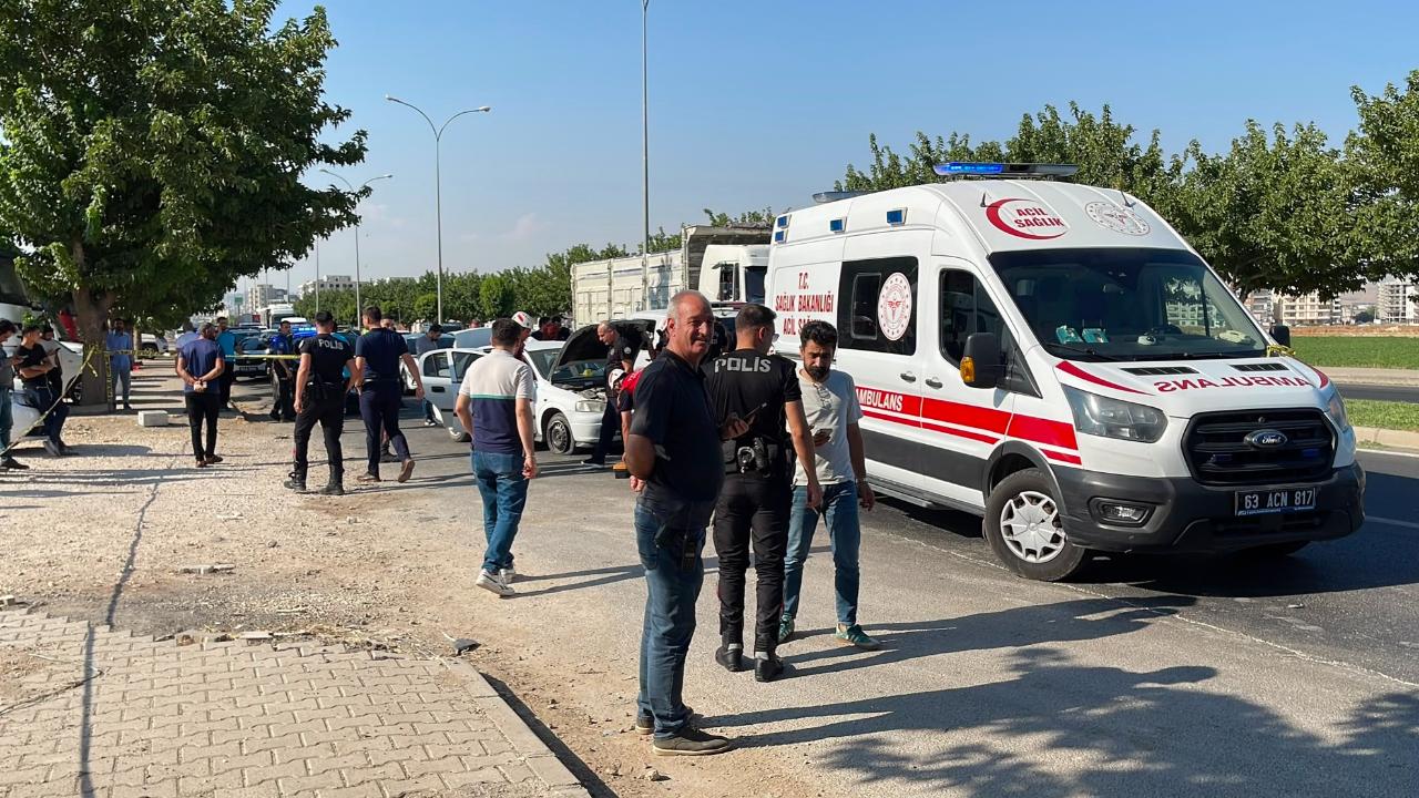 Urfa'da kırmızı ışıkta silahlı saldırı: Ölü ve yaralılar var!