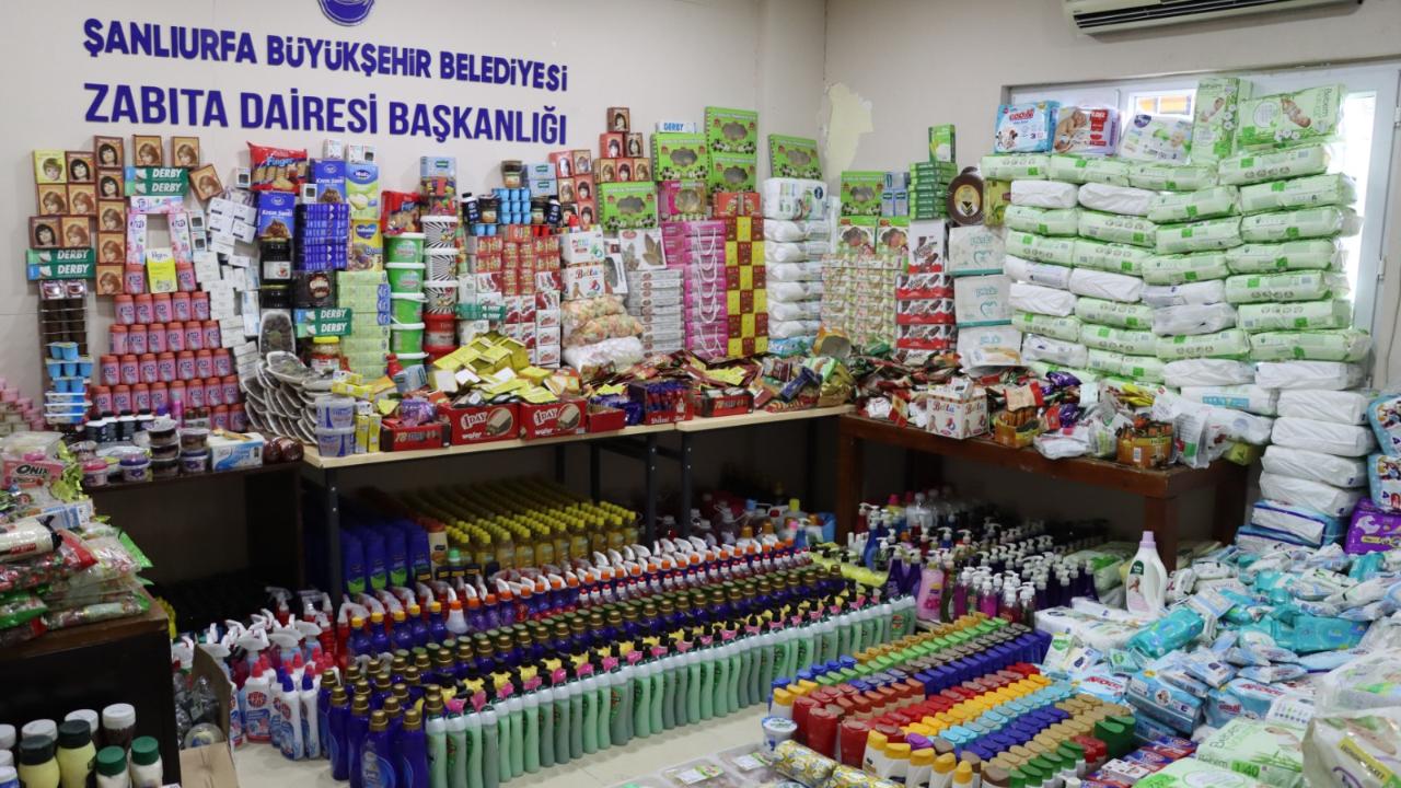 Urfa'daki marketler denetlendi! Tarihi geçmiş yüzlerce ürüne el konuldu!