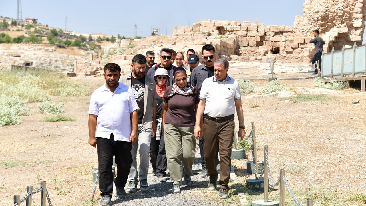 Vali Şıldak, Şanlıurfa Kalesi’ndeki çalışmaları inceledi!